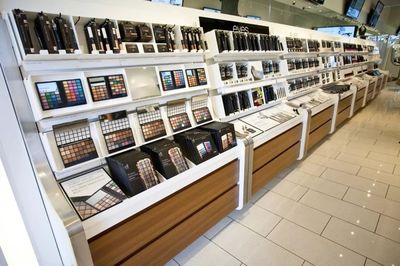 产业观察 | 我国化妆品市场竞争激烈 2023年零售额有望突破4000亿